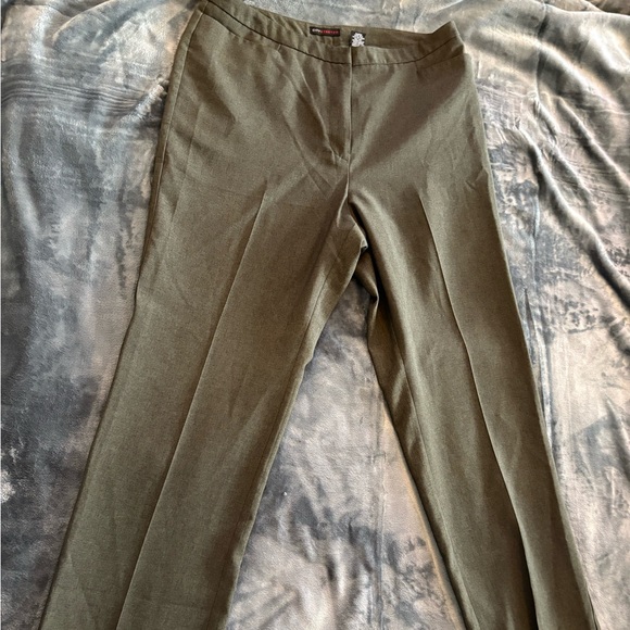 New York & Company Pants - New York & Company City Stretch Pants in Olive Slacks Trousers Size 8